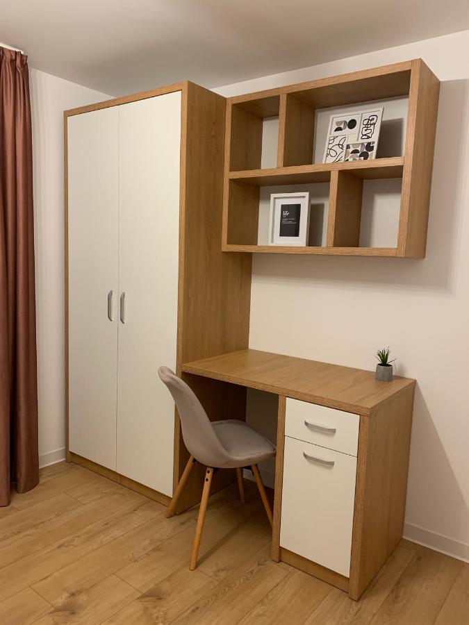 Sunny Apartment In Suceava Exteriör bild